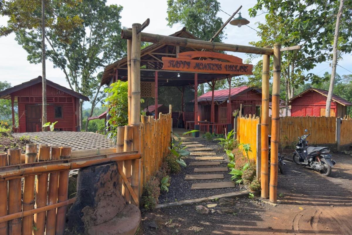 Happy Monkeys Village Sidomukti Ngoại thất bức ảnh
